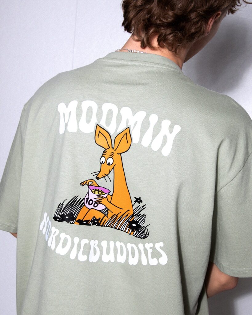 Guy wearing Nordicbuddie's Sniff t-shirt