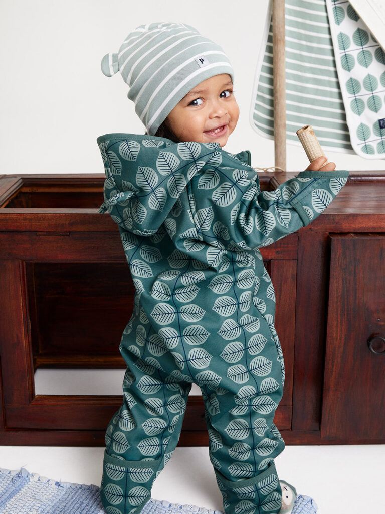 Small child wearing Berså overalls